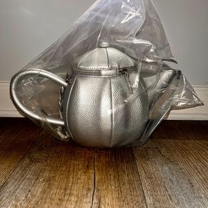 Akori Bags “Silver TeaPot Purse with NonMetallic Straps“ 🫖